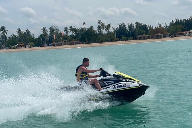 30 Minute Jet Ski Ride along Isla Verde Beach - Who should book this Isla Verde activity?