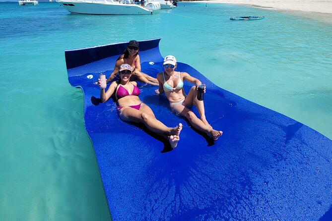 All-Inclusive: Mako 29ft Boat Tour to Icacos Palomino & Palominito - What the crew and boat add to the day