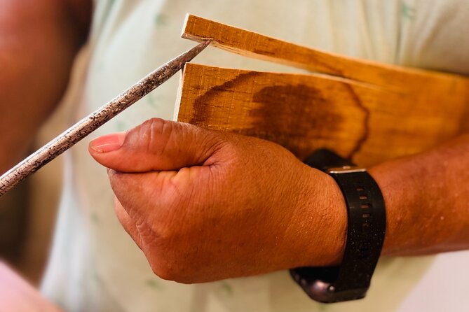 Caribbean Driftwood Making in San Juan - Scraping and shaping your piece