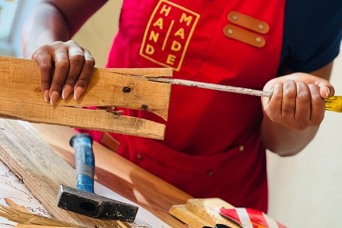 Caribbean Driftwood Making in San Juan - Painting a souvenir you actually made
