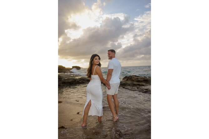 Golden Hour Beach Photo Shoot in San Juan - Meeting at La Concha and walking to the beach