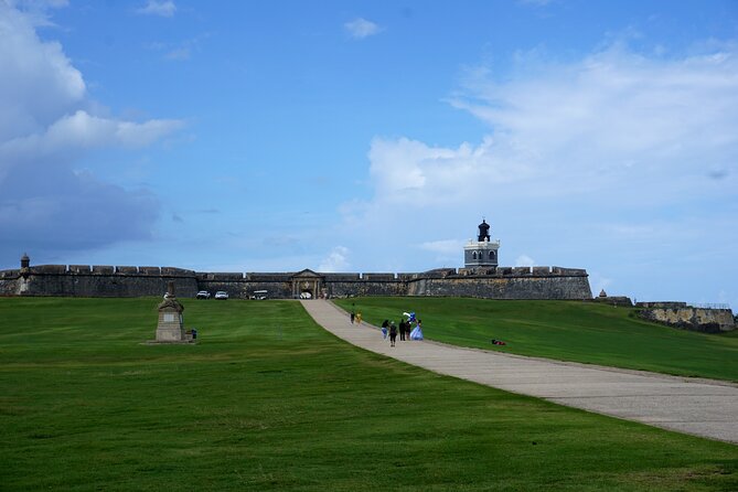Historical Walking Tour of Old San Juan - Casa Blanca and El Bastion: private life beside military defense