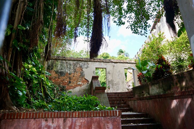 Historical Walking Tour of Old San Juan - Cuartel de Ballaja and the final approach to El Morro