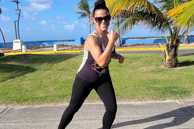 Latin Zumba Beach Class in San Juan, Puerto Rico - The first minutes: warm-up and finding the beat