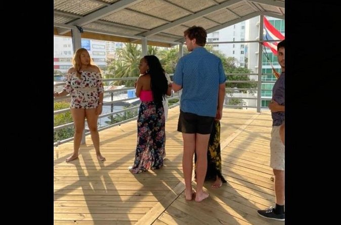 Learn Salsa in San Juan - Vivid beginner lesson - Who will enjoy this most?