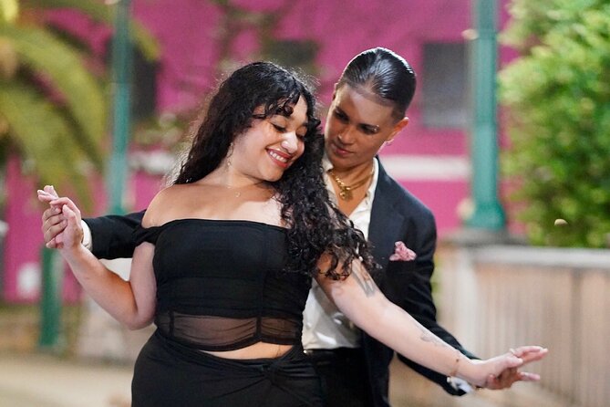 Moonlight Beginner Salsa Class in San Juan - The moonlit setting and San Juan atmosphere