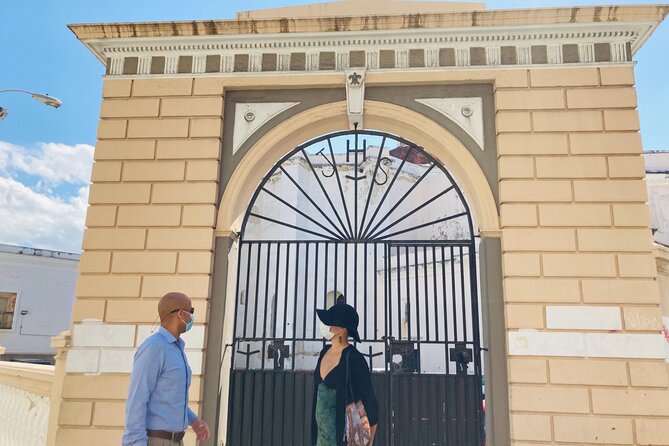 Old San Juan Immersive Walk: History and Culture - Calle San Sebastian and everyday Old San Juan