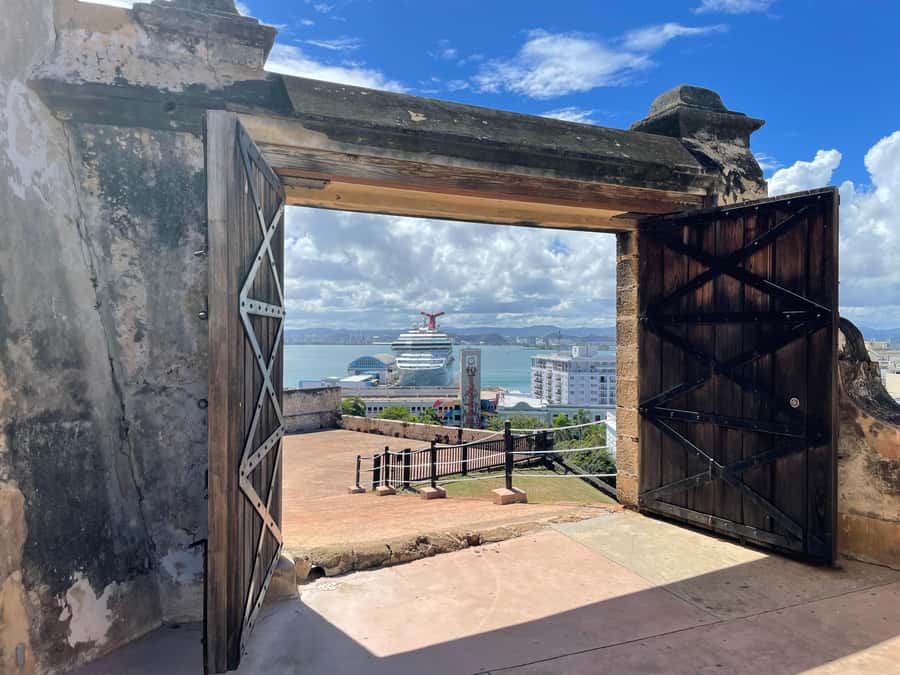 Old San Juan: San Cristobal Castle and Old Town Walking Tour - Who should book this walk