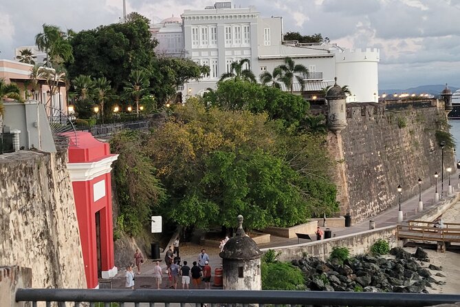 Old San Juan Walking Tour - Calle de la Fortaleza and the Colorful Old City