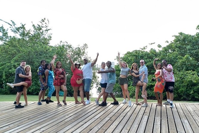 Outdoor Salsa Class Experience in San Juan - Dancing without a partner