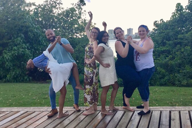 Outdoor Salsa Class Experience in San Juan - Music, humor, and the Puerto Rican connection