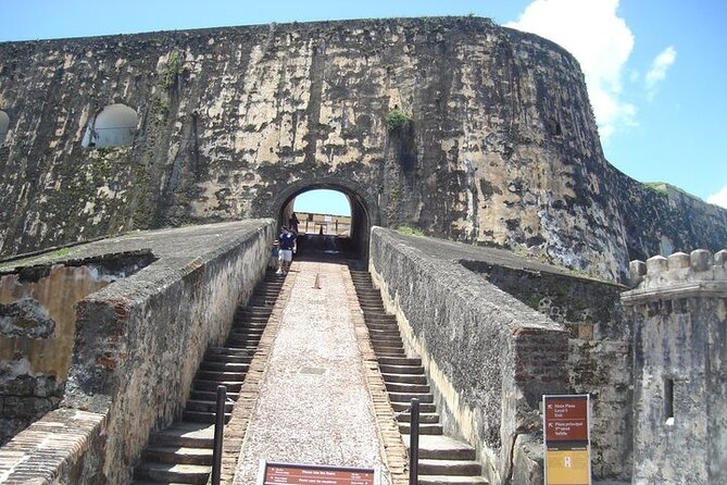 Private Walking Tour of Old San Juan, including forts - Why a private walk works so well here