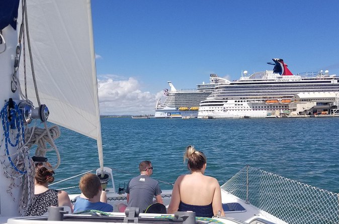 San Juan Bay Day Sail with Drinks Included - Sailing across San Juan Harbor