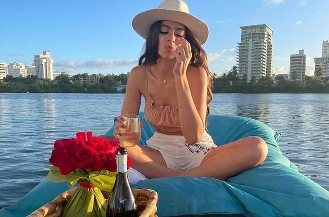 San Juan — Private Floating Picnic Experience in Condado Lagoon - Prosecco, charcuterie, and the picnic setup