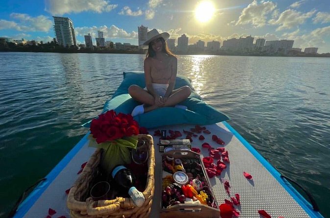 San Juan — Private Floating Picnic Experience in Condado Lagoon - How the staff shape the experience