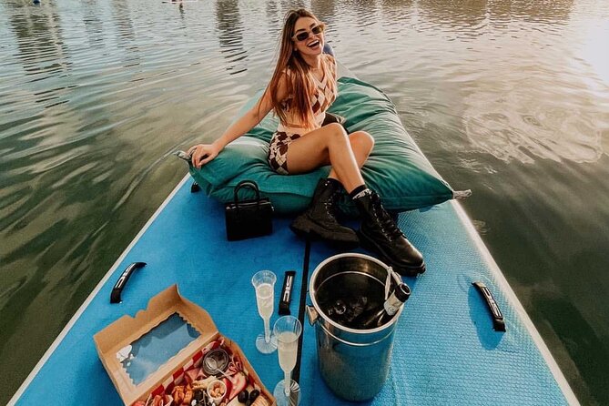 San Juan — Private Floating Picnic Experience in Condado Lagoon - Settling onto the floating picnic raft