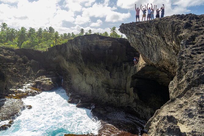 Taino Indian Cave, Arecibo Hike and Beach Tour from San Juan - Guides, group dynamics, and the human factor