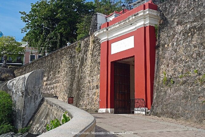 Welcome to San Juan's Old Town: Private Half-Day Walking Tour - Parque de las Palomas and the pleasure of a photo stop